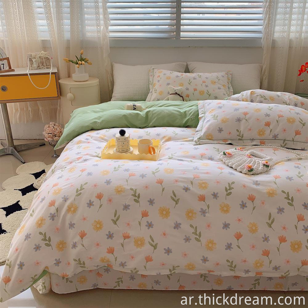 خلال دفء الربيع كل الزهور تتفتح During The Warmth Of Spring All The Flowers Bloom